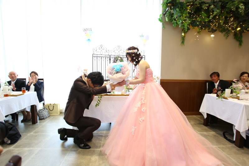 新郎から新婦へ、もう一つのサムシングブルーを♡