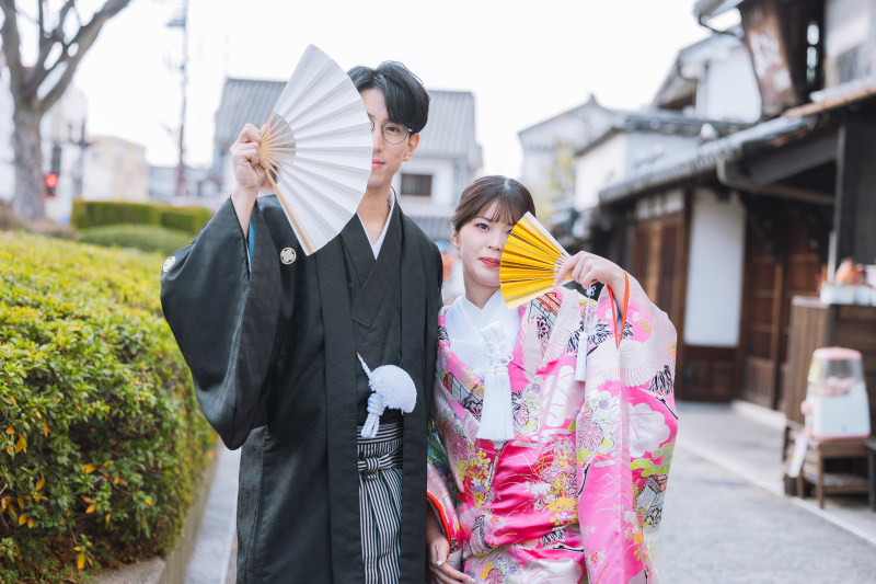 お扇子でチラリ