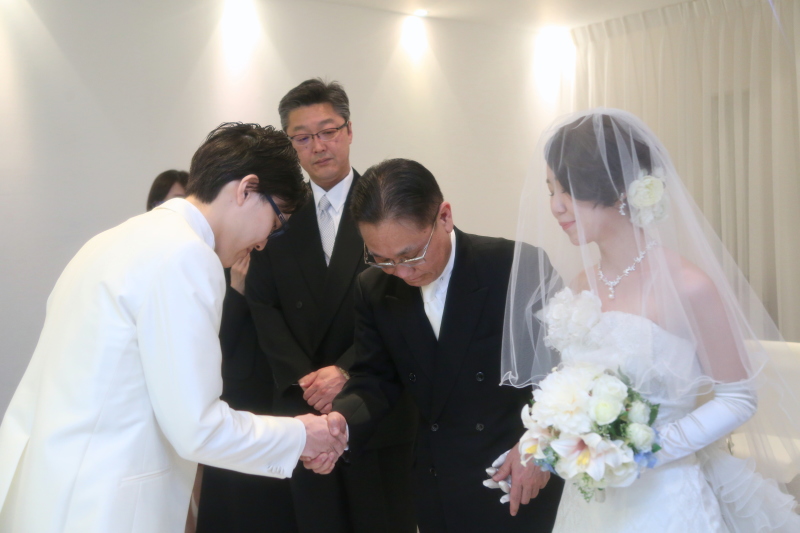 「娘を頼んだ‥!」