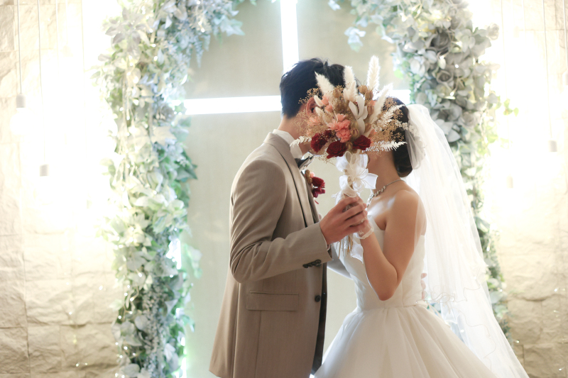 ブーケでお顔隠し