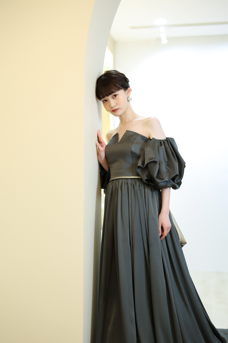 カーキ色のドレスでカッコよく大人綺麗*