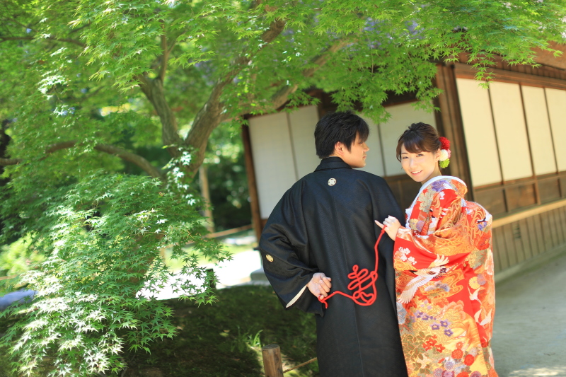 おふたりの小指には