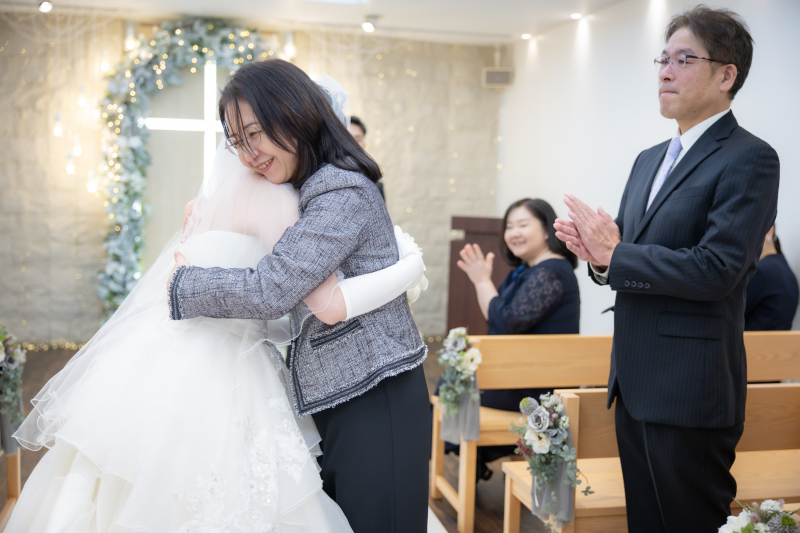 チャペルにてご家族様を招いての挙式風撮影