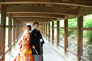 吉備津神社の長い回廊での撮影は、とても趣がありますよね＊