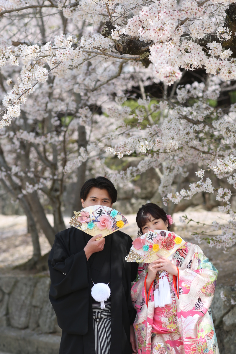 持ち込みの小物を使っての撮影は、おふたりらしさがあってとても良いですよね♪