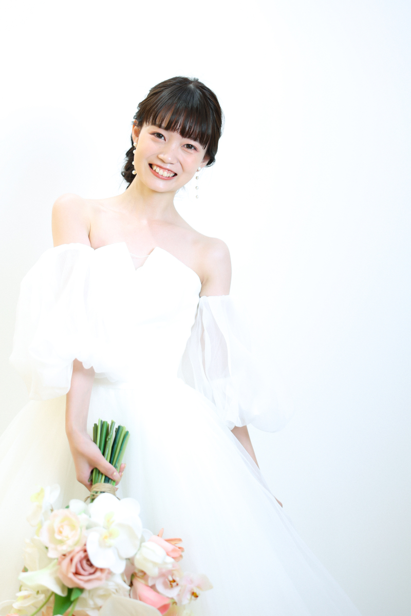 【 ソロウェディング 】輝く女性 応援キャンペーン☆好きな衣装2着│人気の美肌レタッチプレゼント(通常3万円)