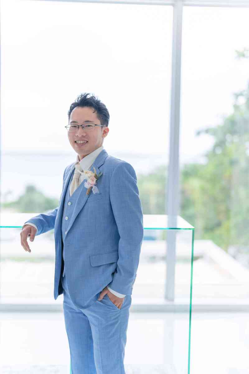 爽やかなブルーのタキシード