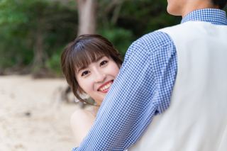 幸せなふたりを写真に