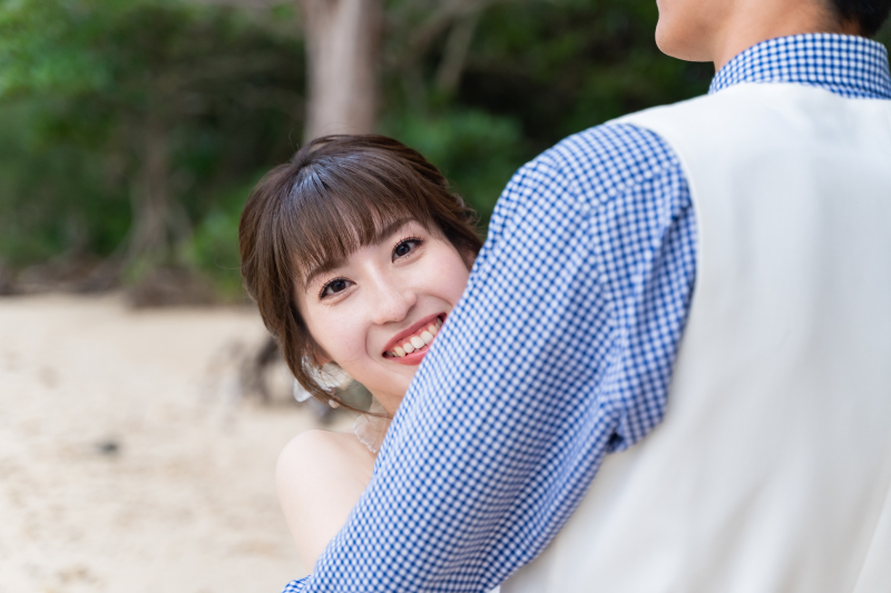 幸せなふたりを写真に