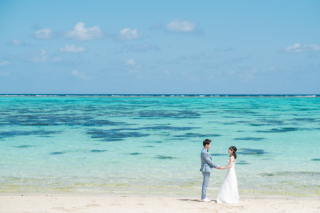 快晴のビーチでウェディングフォトを！！