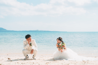 真っ白な衣装で爽やかに