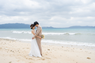 石垣島のビーチでウェディングフォト！