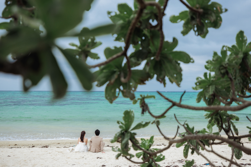 座っているおふたり