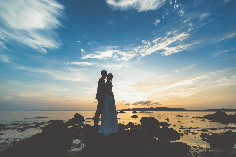 沈んでいく夕日とともに