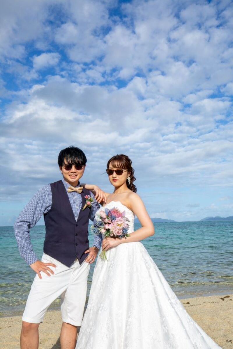 サングラス姿もサマになって