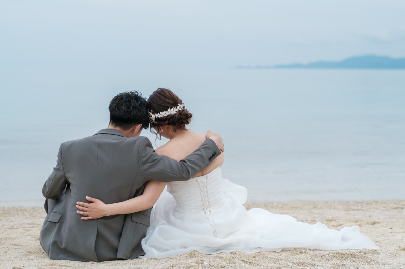 海を見るおふたり