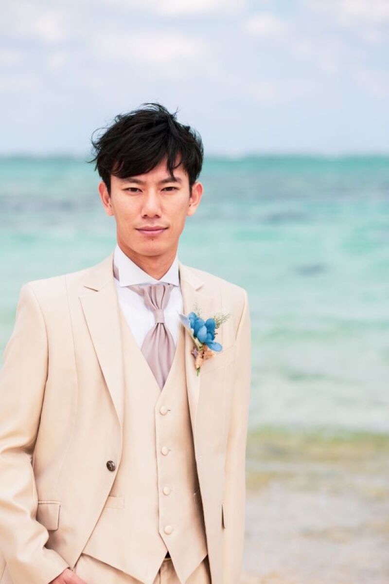 タキシード姿の新郎