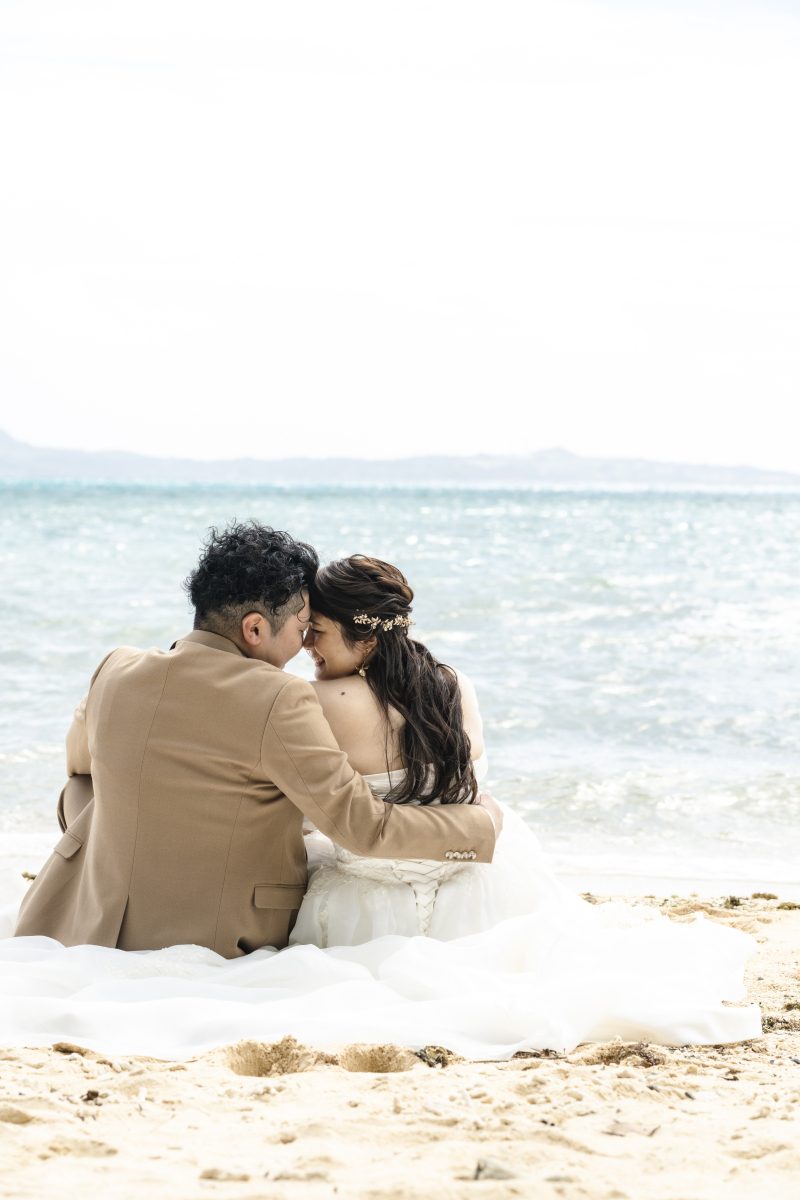 ビーチに座って