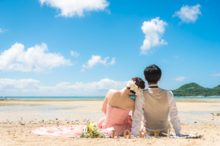 どこまでも青い空と海