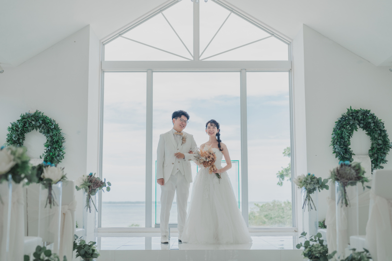 真っ白なチャペルで