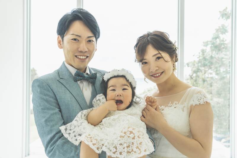 お子様も一緒に!チャペルとビーチで撮影