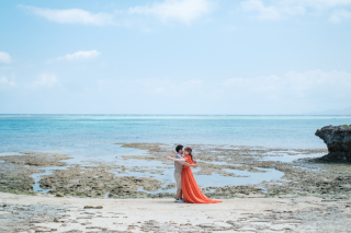 オレンジ色のドレスが素敵！！