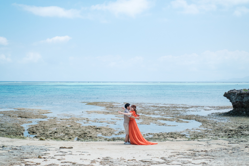 オレンジ色のドレスが素敵!!