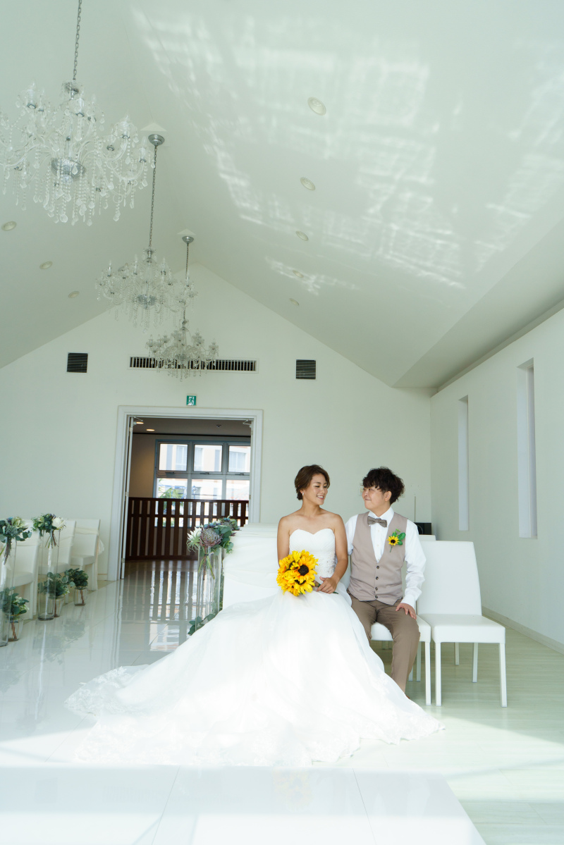 座りショットも