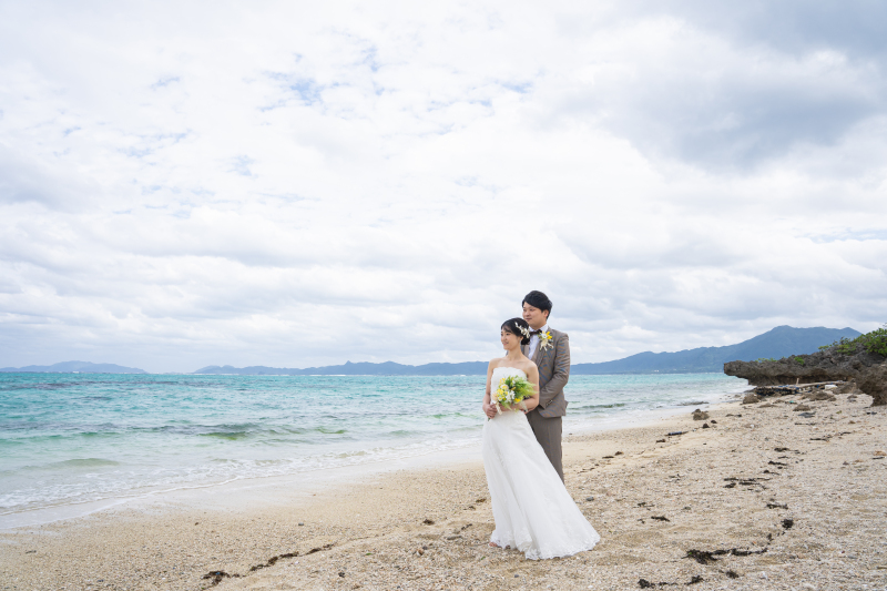 海を眺めるおふたり