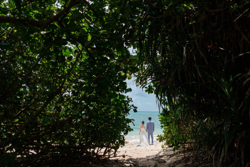 海を見るおふたり