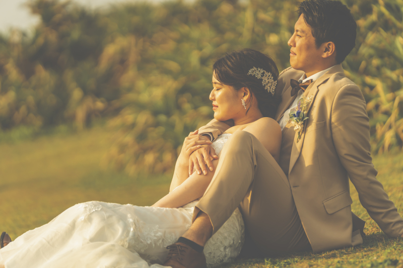 日に照らされて