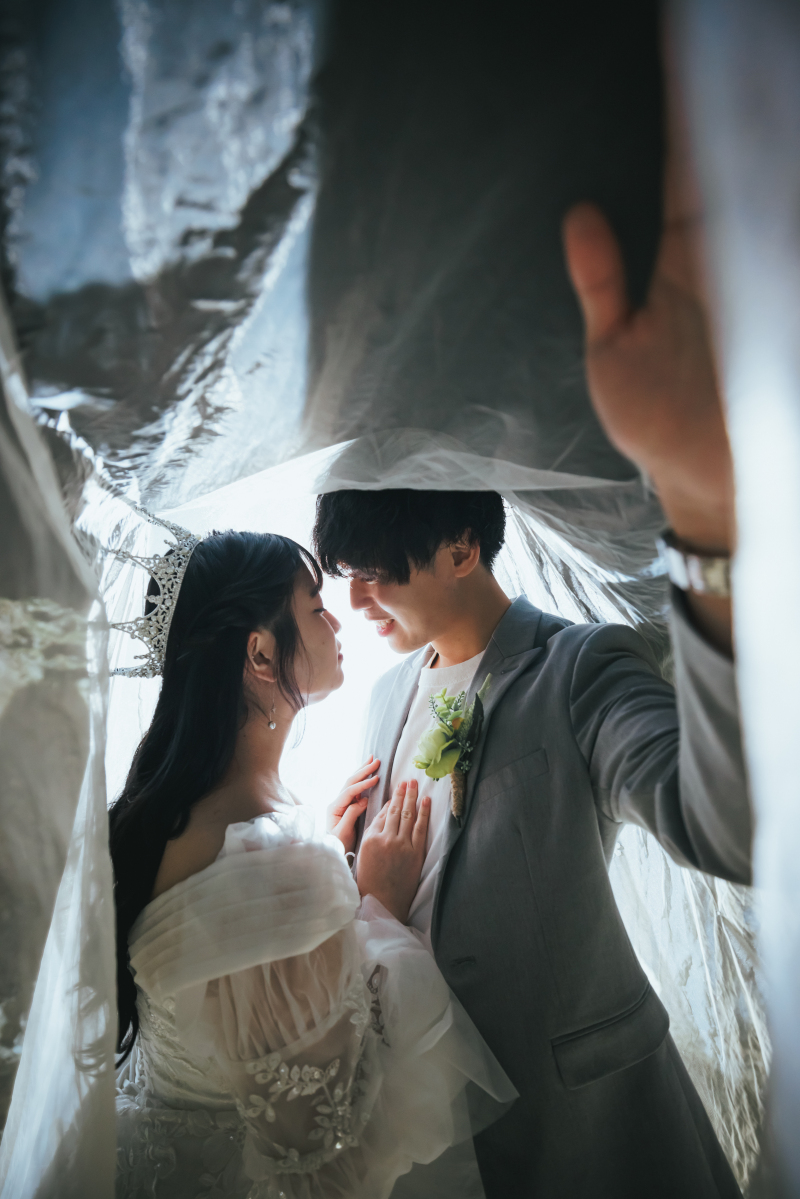 ベールに包まれて