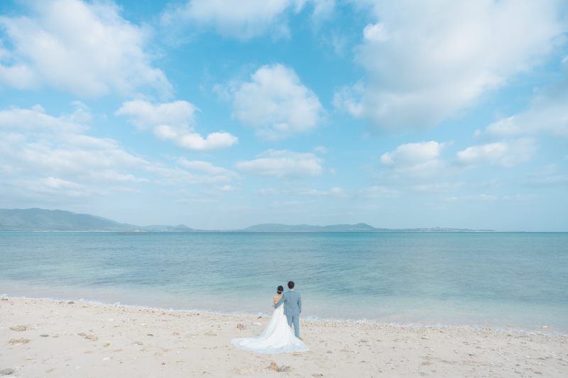 海を見るおふたり