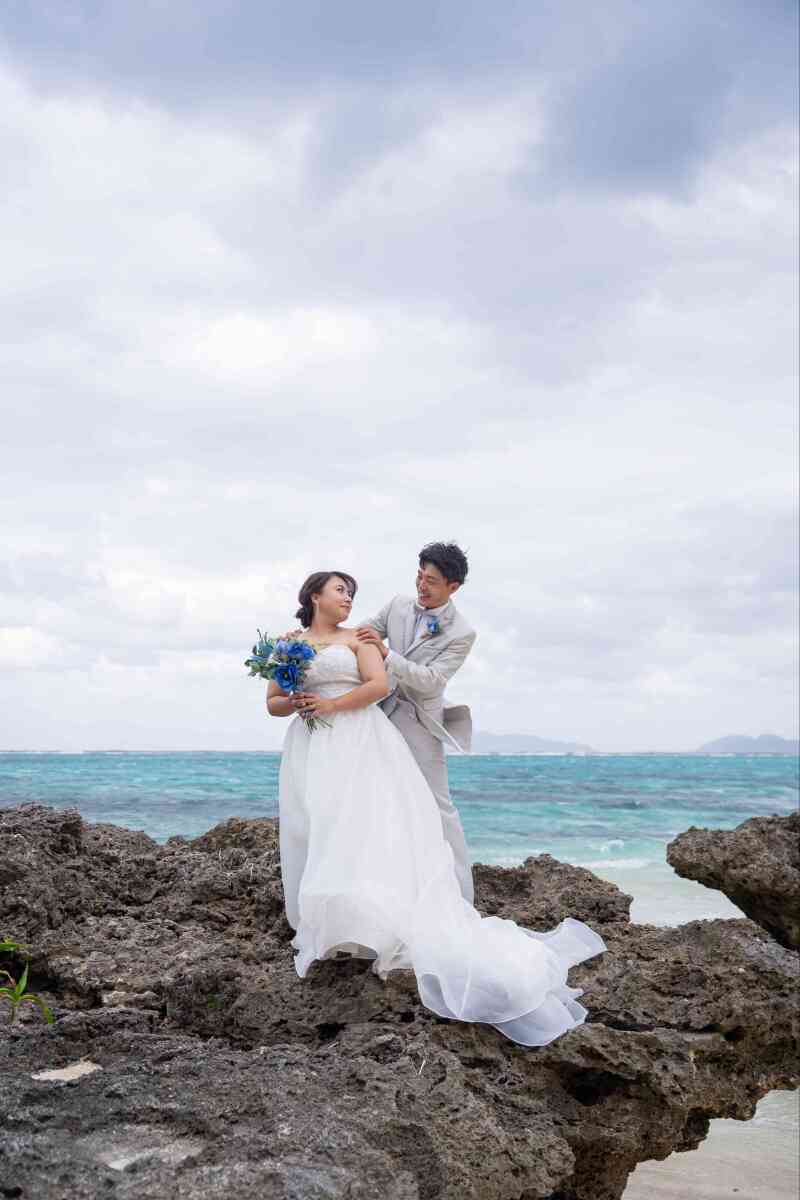 岩場で見つめ合って♪