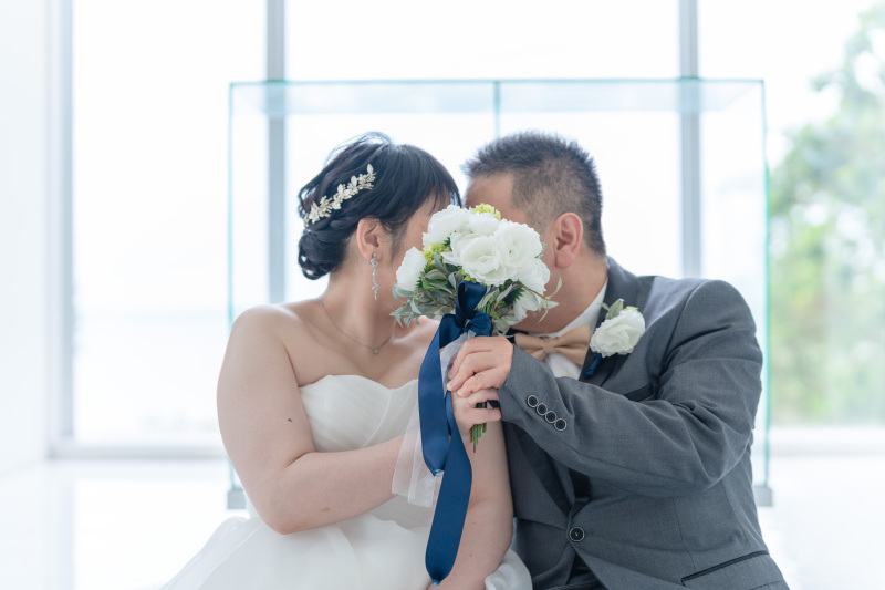 ブーケでお顔を隠して♡