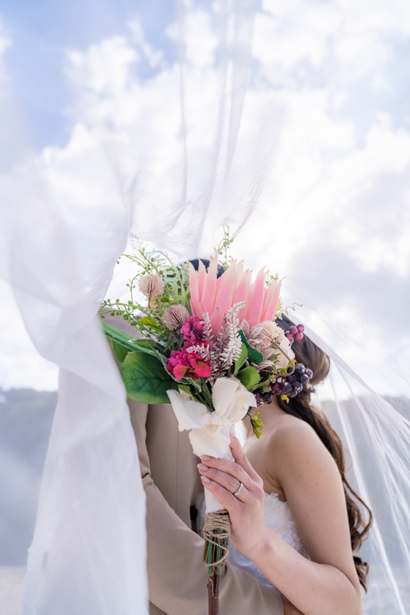 ブーケでお顔隠し