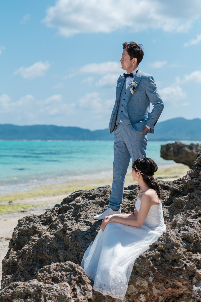 海を眺めるおふたり