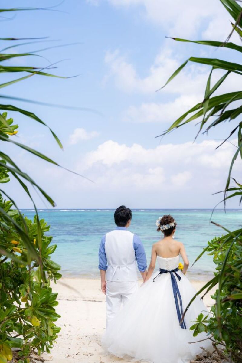 エメラルドブルーの海を