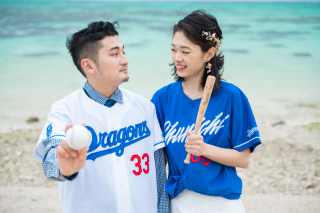 おふたりらしさたっぷり　ビーチ撮影