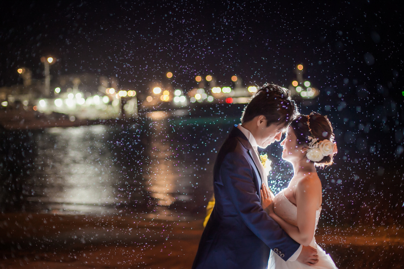 雨の中の美しい２人