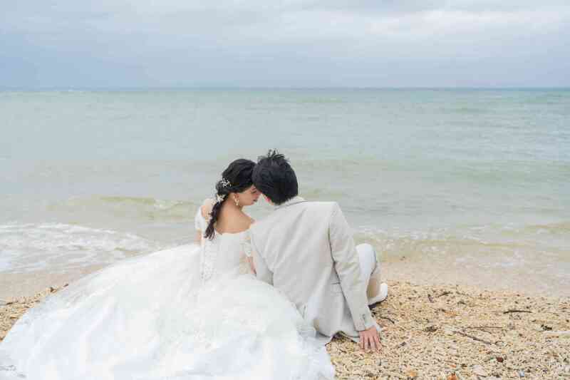 海辺に座っちゃって♪