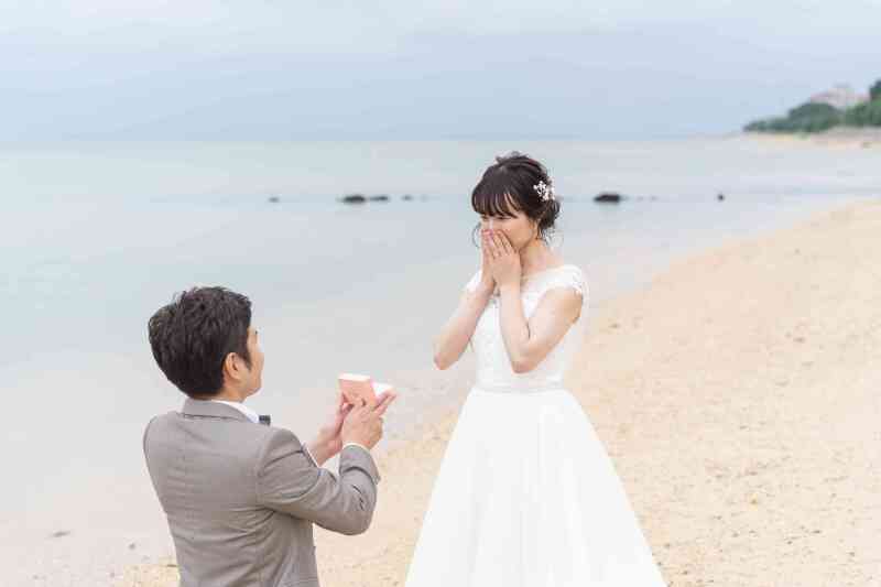 海の見えるチャペルとビーチで　″オリジナリティ”あふれる一枚を