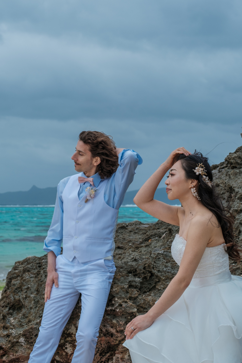 海を眺めるふたり