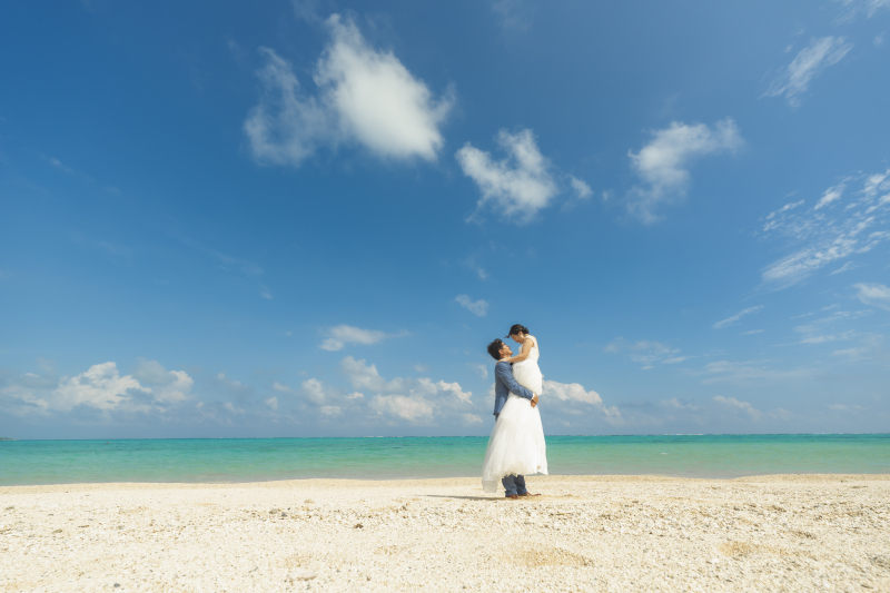 グラデーションが美しい海を背景に