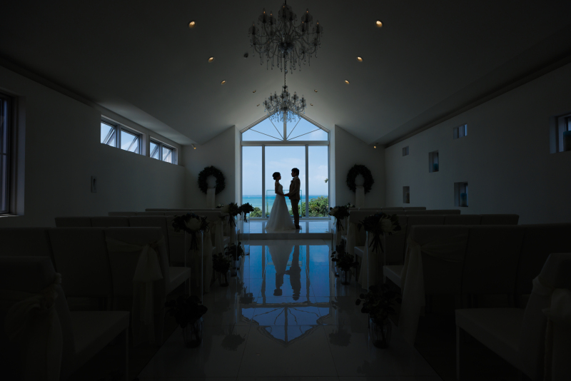 シルエットが素敵♪チャペル撮影