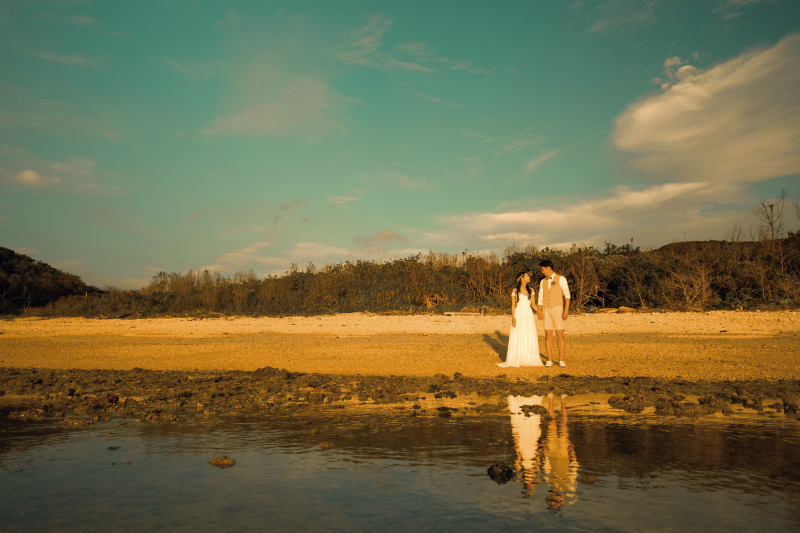 日に照らされて