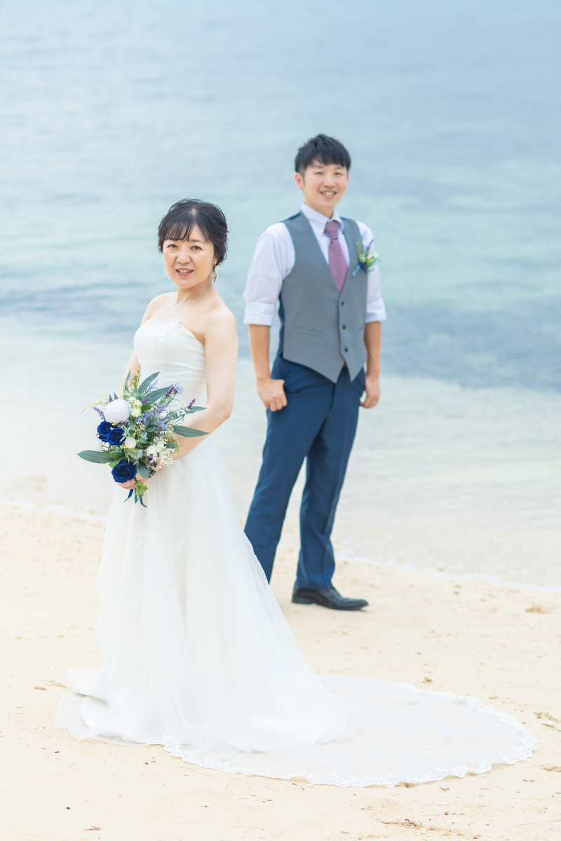 ビーチをバックに