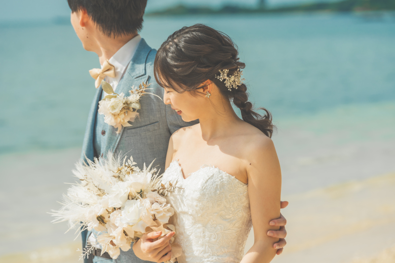 寄り添い合って