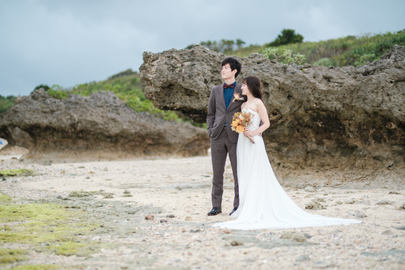 海を眺めるふたり