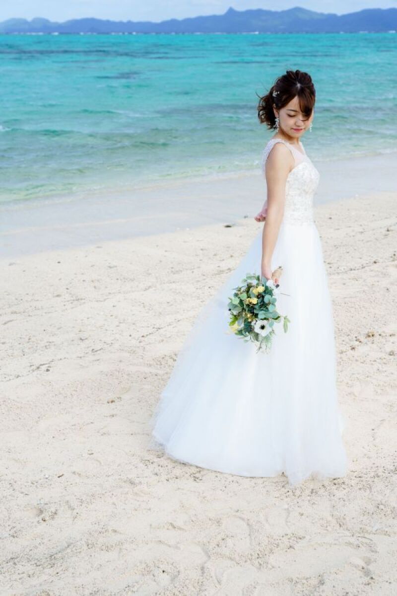 エメラルドグリーンに